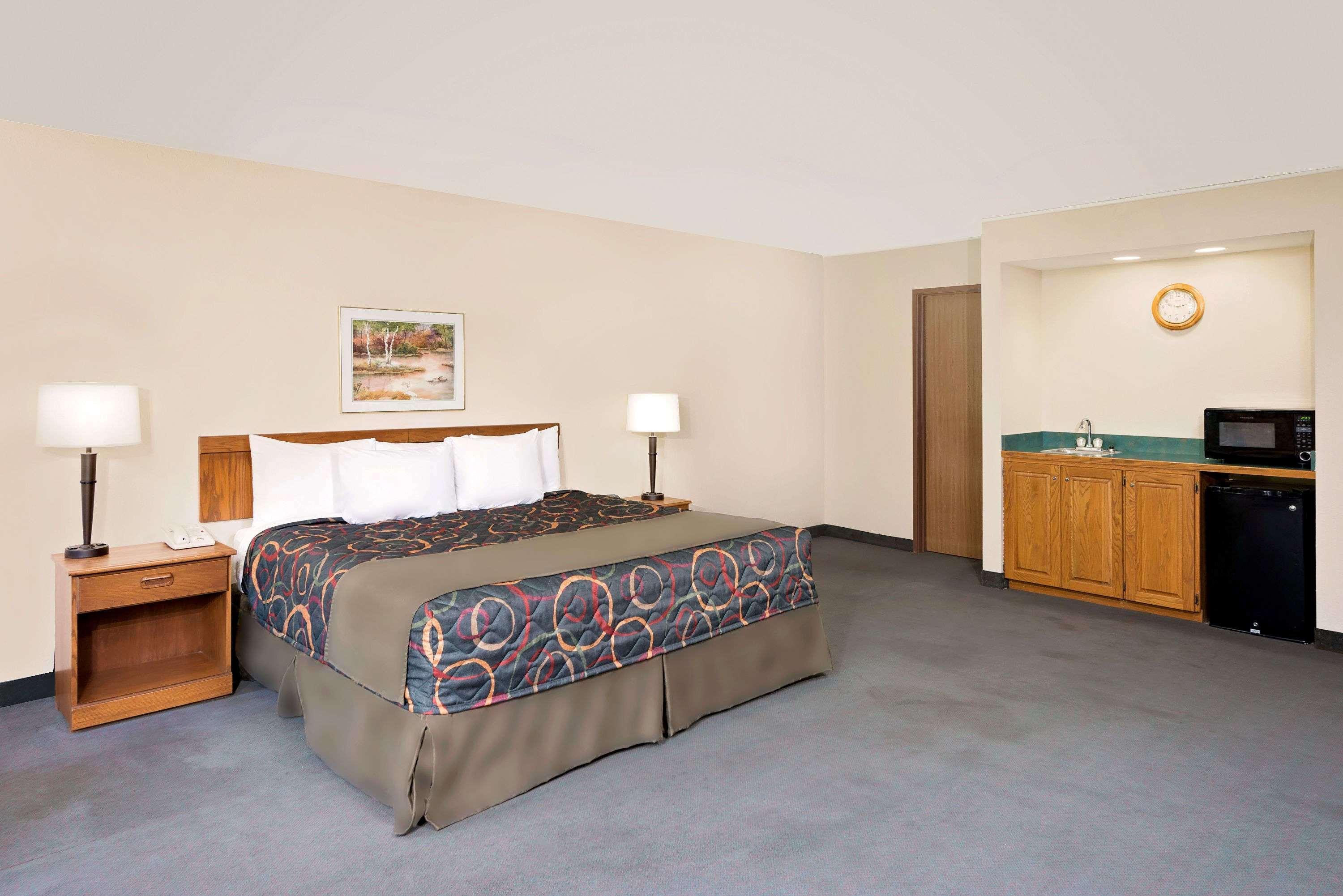 Days Inn By Wyndham Boonville Exteriör bild
