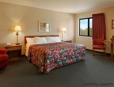 Days Inn By Wyndham Boonville Rum bild